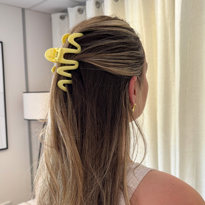 Squiggle Claw Clip - Yellow